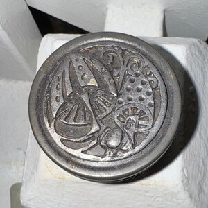 MUSHROOM Metal Container with Lid.
Vintage Metzke Pewter & Tin